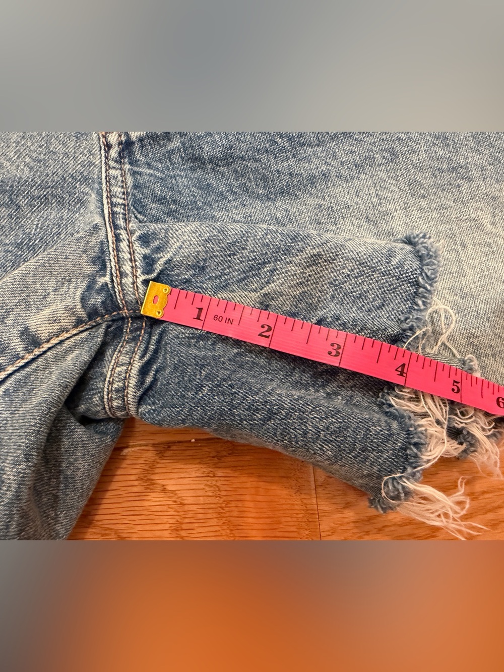 DAZE Size 27 High Rise Distressed Denim Cutoff Shorts - Picture 5 of 6